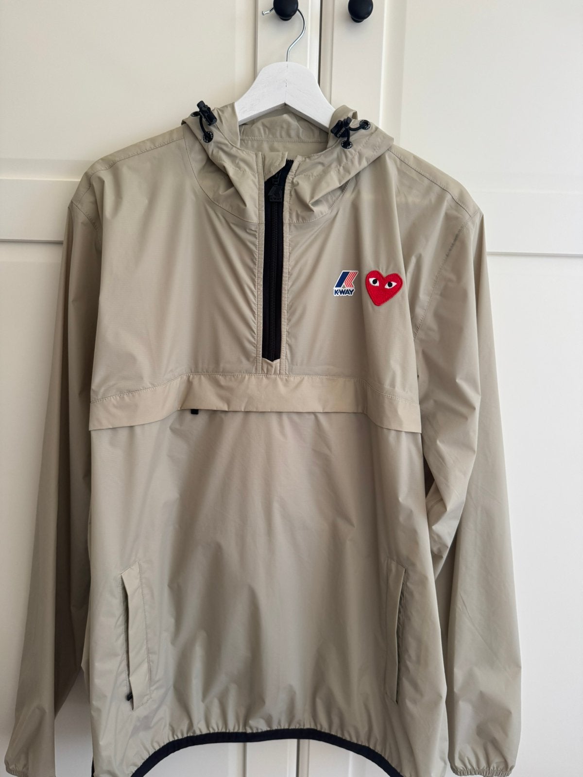 Comme Des Garçons Play x K-Way windjack maat L, Ophalen of Verzenden, Nieuw, Maat 52/54 (L), Beige