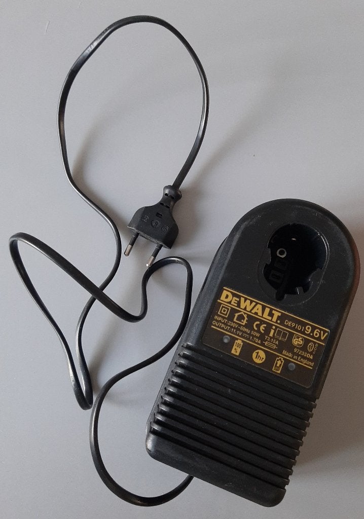DeWalt oplader voor accu schoefmachine ( + tas ), Ophalen, Gebruikt, Overige typen