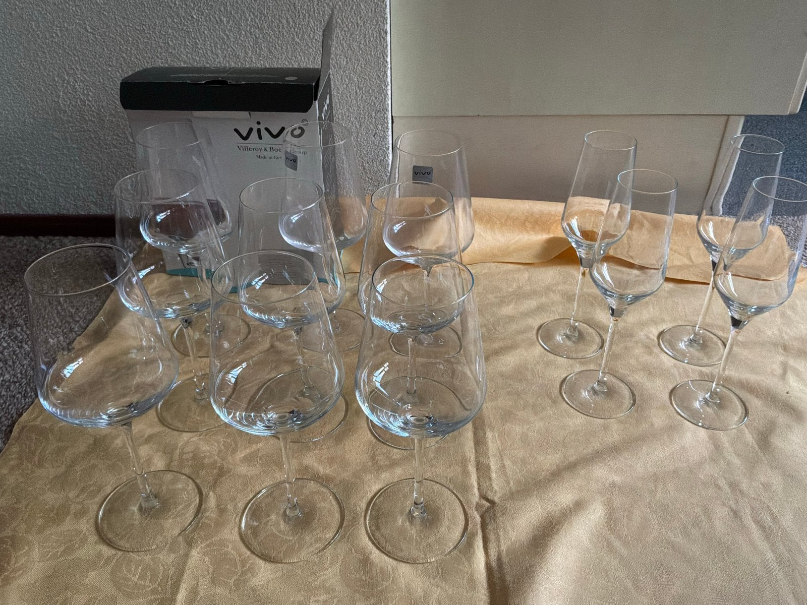 Vivo Villeroy & Boch 9 rode wijn glazen nwstaat, Huis en Inrichting, Glas of Glazen, Vivo, Nieuw, Ophalen of Verzenden