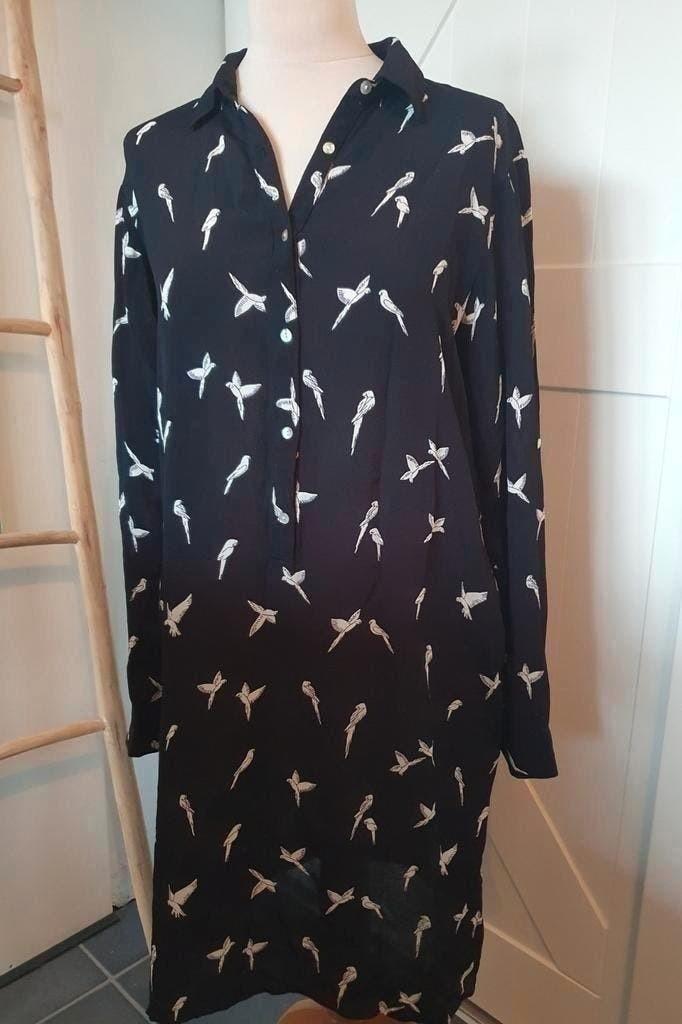 Costes Basic Jurk met Vogelprint - Maat S, Kleding | Dames, Jurken, Zo goed als nieuw, Maat 36 (S), Zwart, Ophalen of Verzenden