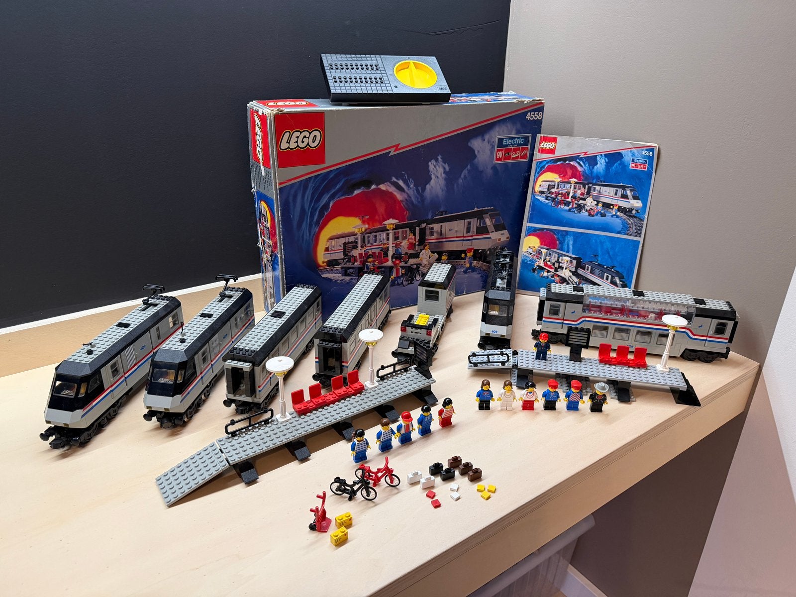 LEGO 9V Metroliner XXL – 2x 4558 + Club Car + 90+ rails, Inclusief extra onderdelen, Lego, Ophalen of Verzenden, Zo goed als nieuw