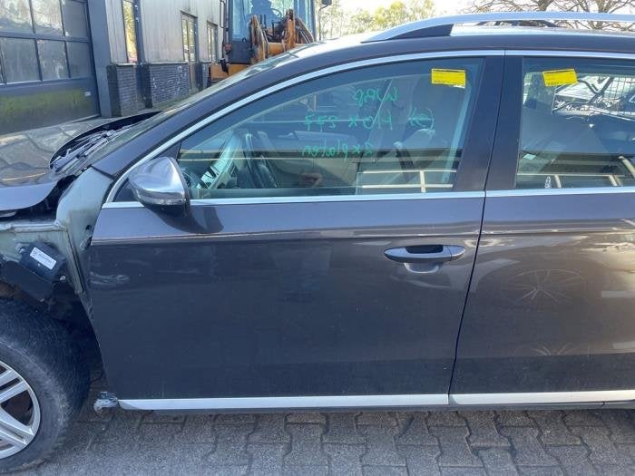 Portier 4Deurs links-voor van een Volkswagen Passat (LB8R), Gebruikt, -, -, Ophalen of Verzenden