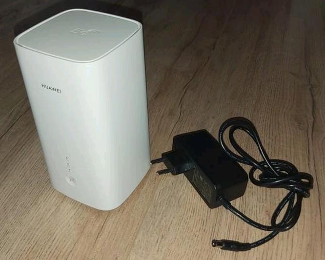 Huawei H122-373 4G Router met SIM-kaart slot, Computers en Software, Routers en Modems, Ophalen, Zo goed als nieuw, Router met modem