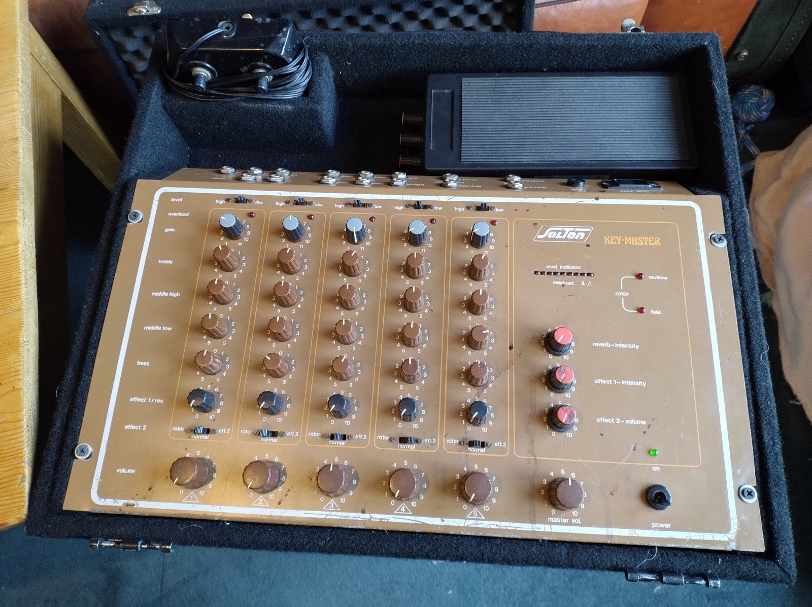 Jelten Key-Master Mengpaneel in Flightcase, Muziek en Instrumenten, Mengpanelen, Ophalen