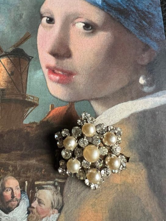 Vintage Broche met Parelmoer en Strass, Overige materialen, 4 tot 7 cm, Ophalen of Verzenden, Zo goed als nieuw