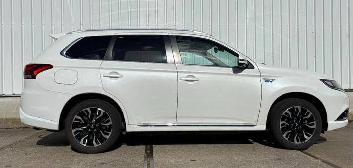 Mitsubishi Outlander Instyle+ 2.0 Phev 203pk 4WD CVT 5P, 1998 cc, Outlander, Zwart, 4 cilinders