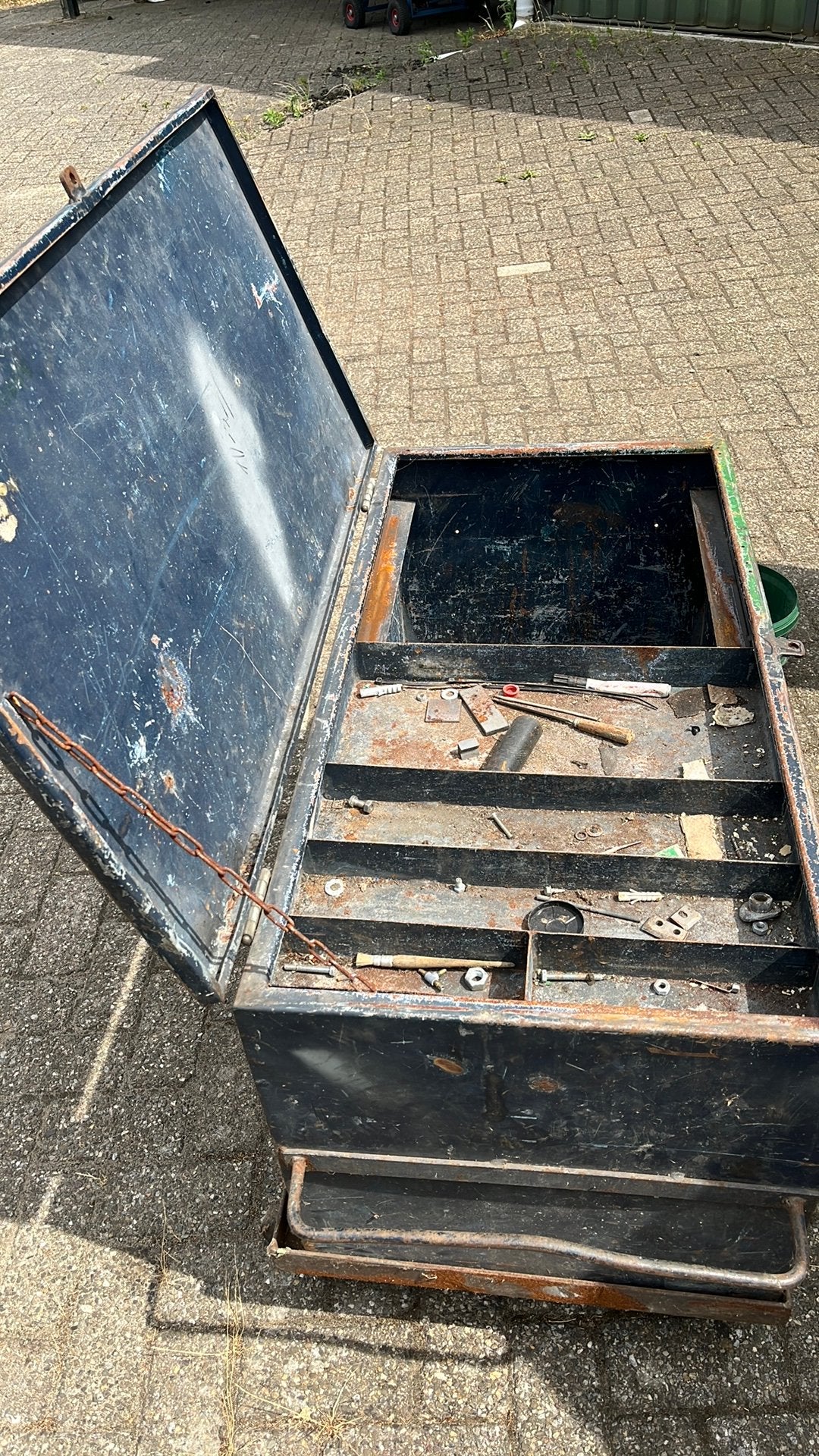 Stalen gereedschap kist met onderstel, Ophalen, Gebruikt