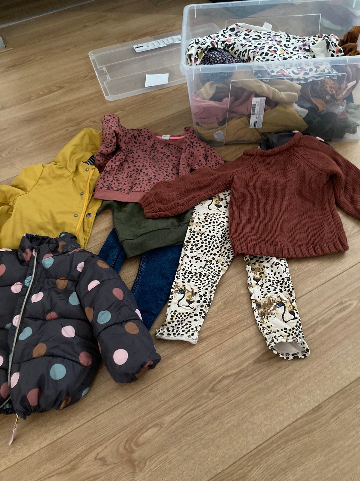Pakket meisjes kleding maat 92 (zonder opbergbox). €30, Ophalen, Zo goed als nieuw, Meisje