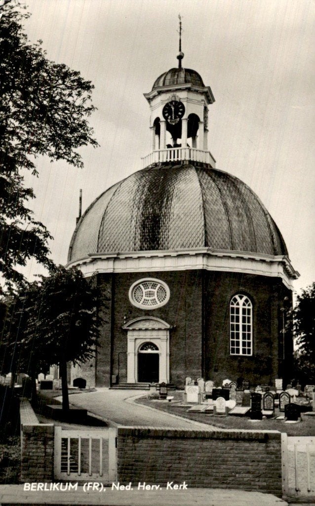 Berlikum - Ned. Herv. Kerk - Koepel, Verzamelen, Ansichtkaarten | Nederland, Ophalen of Verzenden, 1940 tot 1960, Gelopen, Friesland