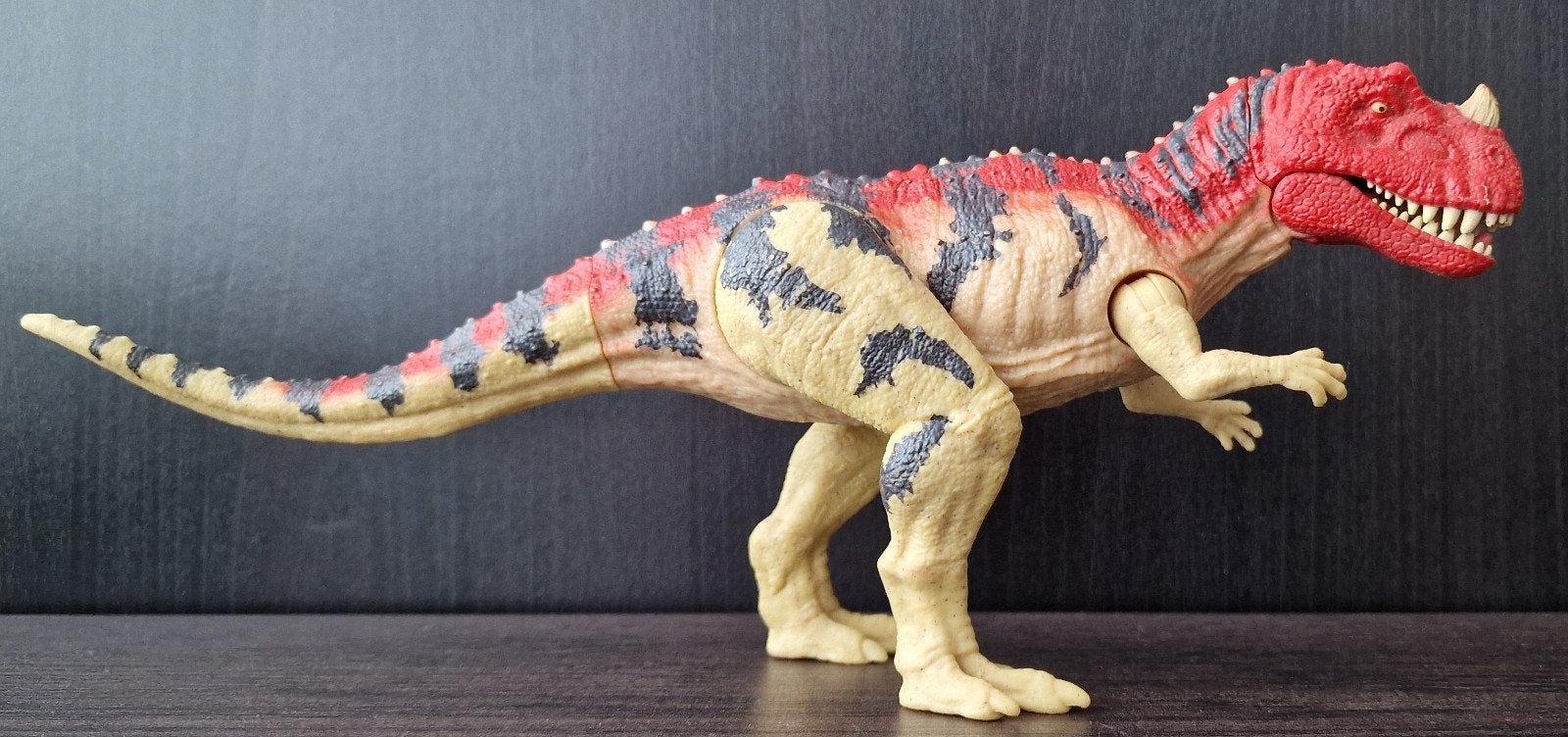 Jurassic World Roarivores Dino Ceratosaurus, Ophalen, Gebruikt