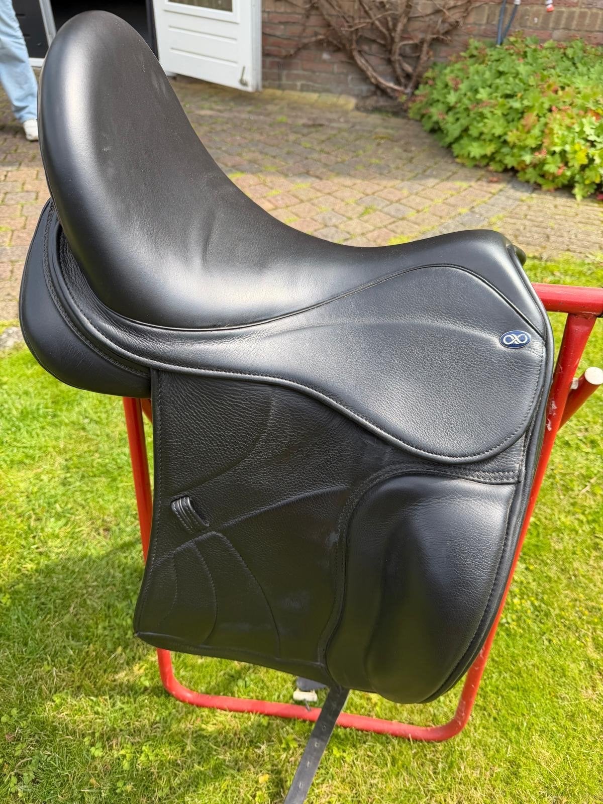 Dressuurzadel (connect ), Dressuur, M (17 inch), Ophalen of Verzenden, Zo goed als nieuw