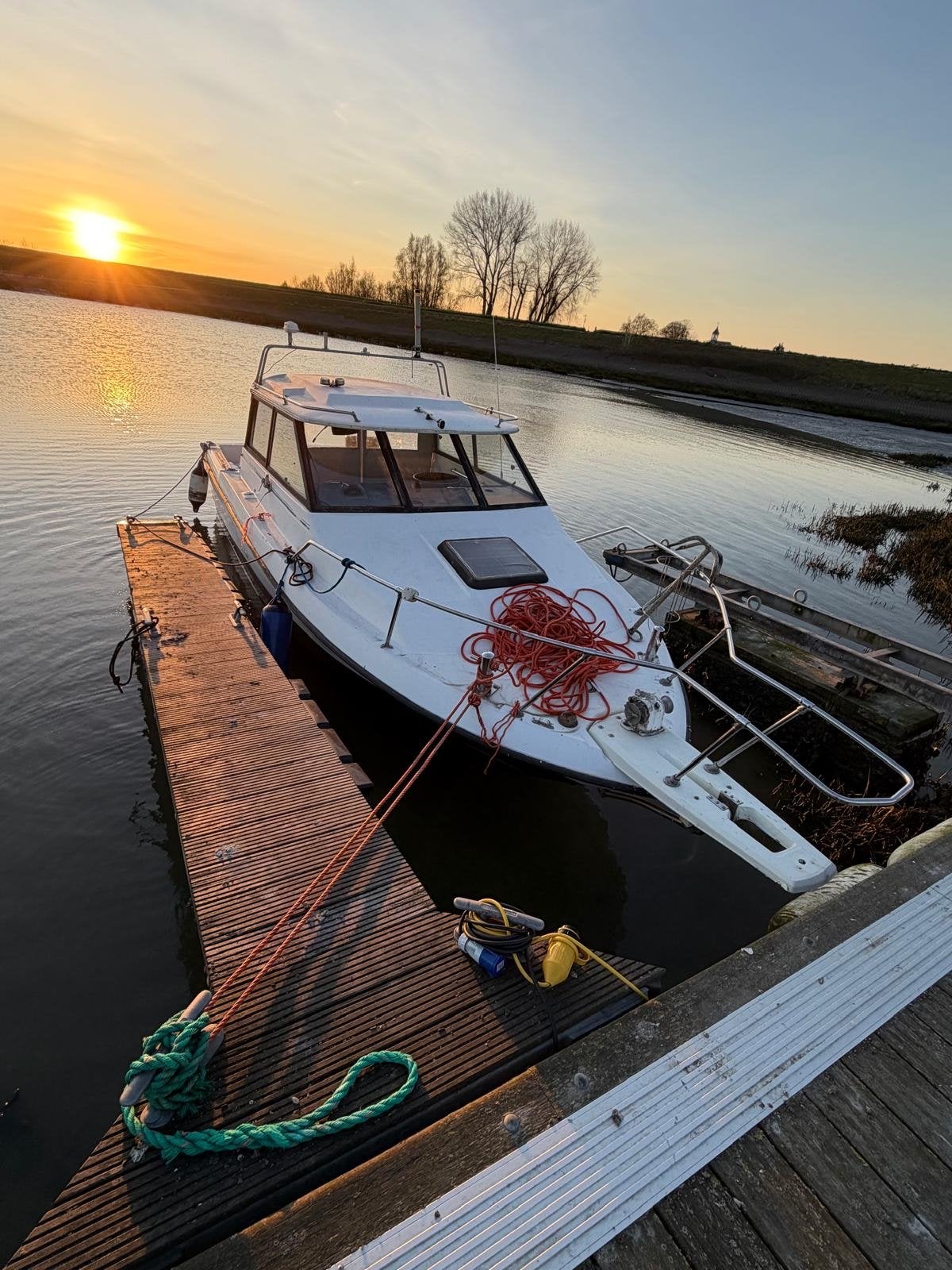 Bayliner Kajuitboot met Buitenboordmotor, Watersport en Boten, Ophalen, Gebruikt, Afdekzeil, Kajuitboot