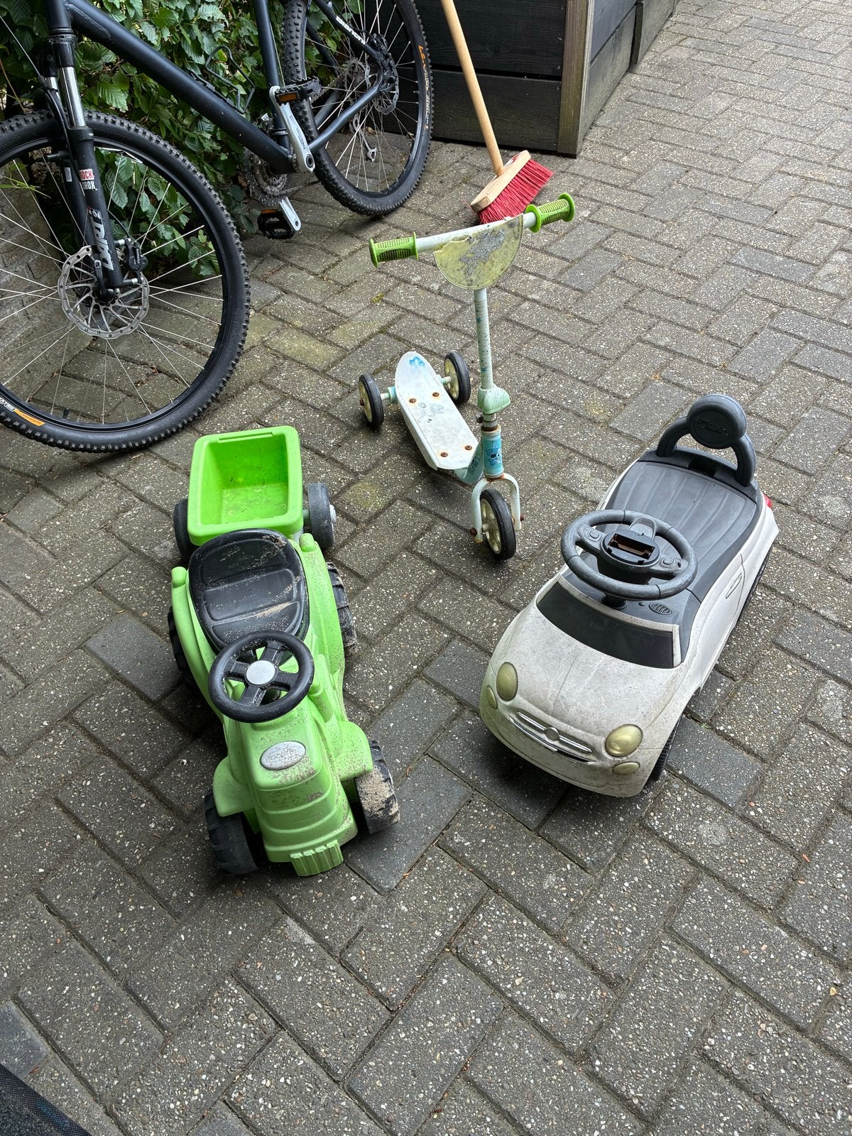 Gratis Loopvoertuigen: tractor, loopauto en step, Ophalen of Verzenden, Gebruikt, Loopvoertuig