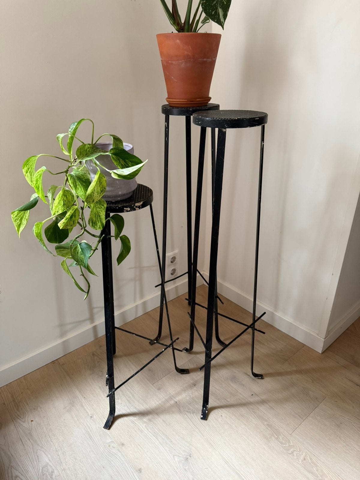 3 ijzeren plantentafeltjes zuil idee vintage, Ophalen, Gebruikt