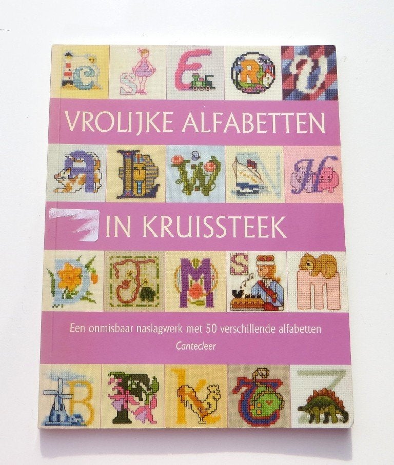 Borduurboek M5400: Vrolijke alfabetten in kruissteek, Ophalen of Verzenden, Zo goed als nieuw, David & Charles, Borduren en Naaien