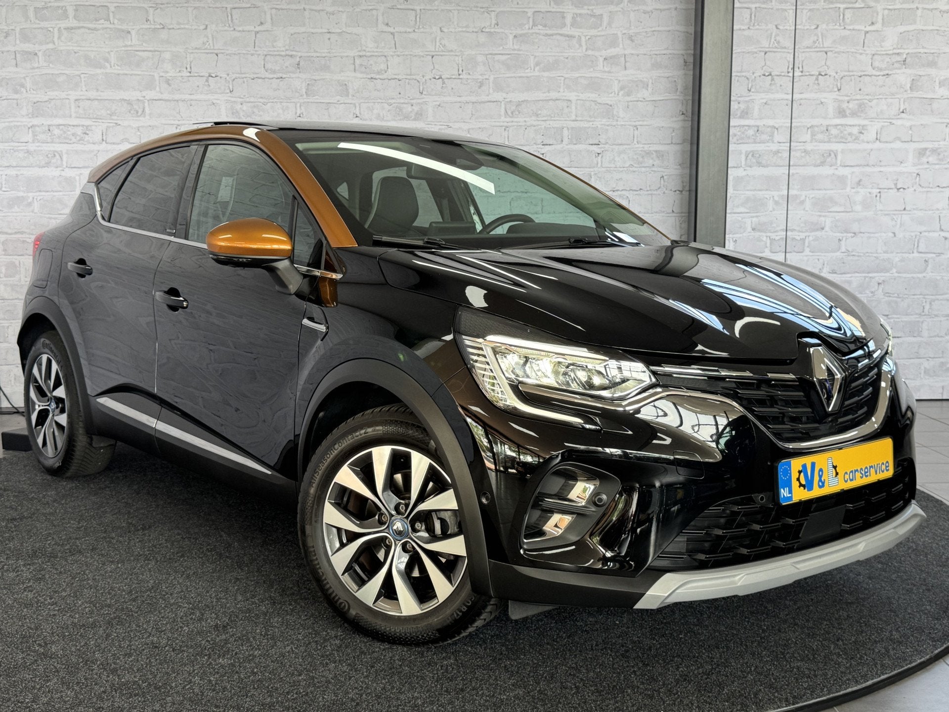 Renault Captur 1.6 E-Tech Plug-in Hybrid 160 Initiale Paris, 77 km/l, Gebruikt, 4 cilinders, Leder en Stof