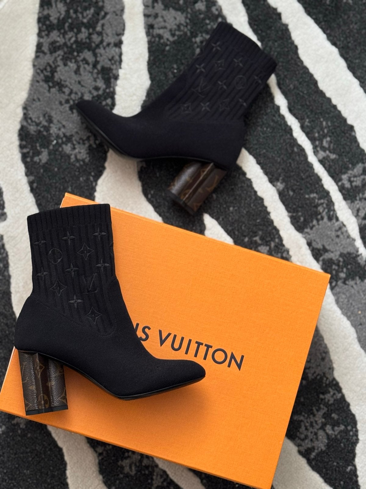Louis Vuitton Silhouette Enkellaarzen Maat 37, Zwart, Lage of Enkellaarzen, Ophalen of Verzenden, Gedragen