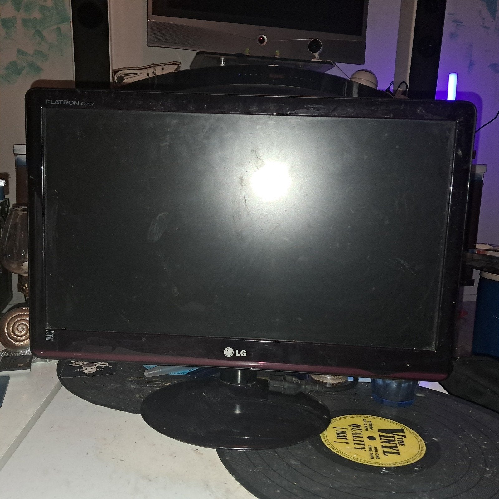 LG Flatron E2250V-PN Monitor - 21.5 inch Full HD, Gaming, Gebruikt, Kantelbaar, HDMI