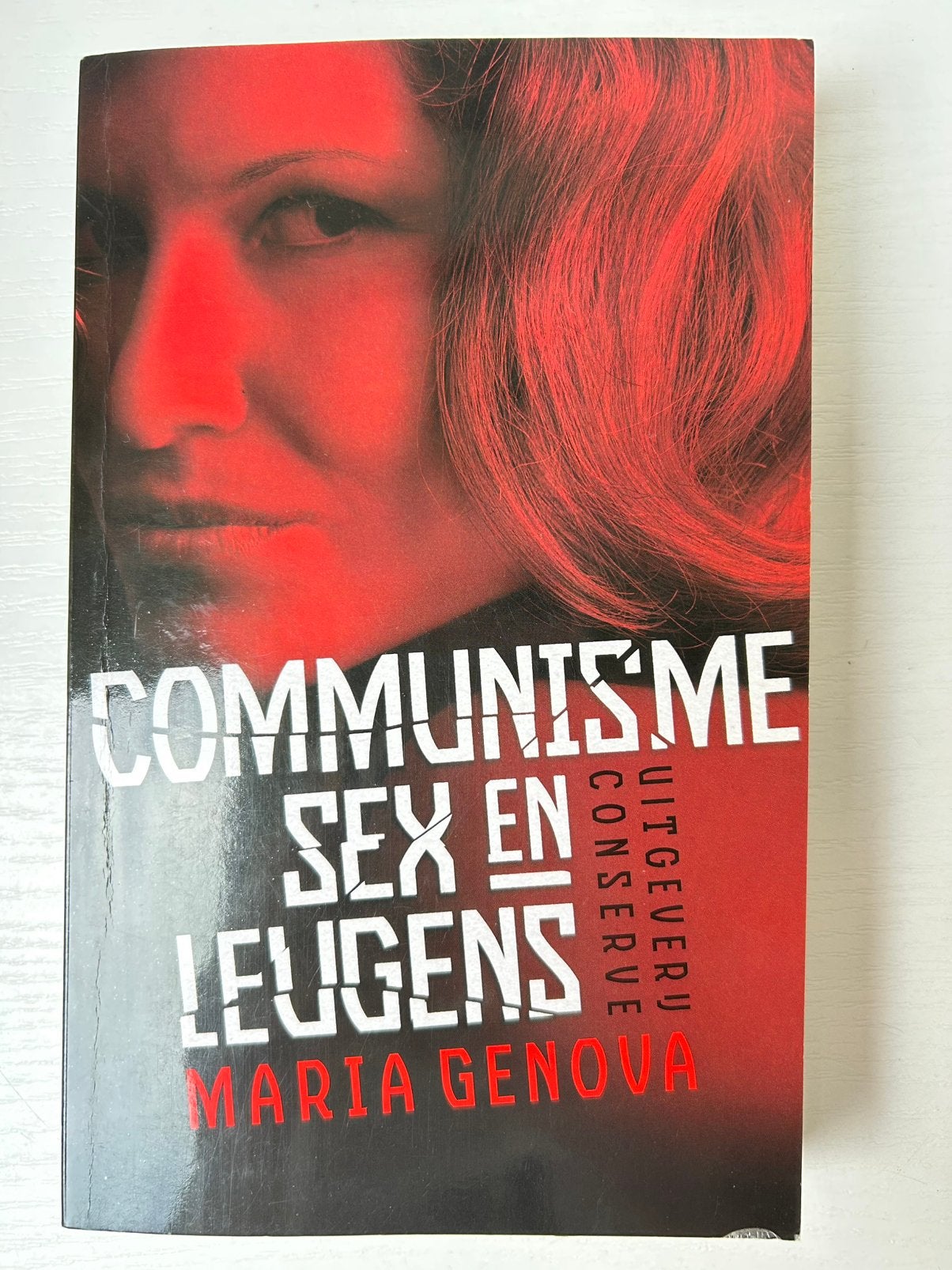 Maria Genova - Communisme, sex en leugens, Boeken, Literatuur, Gelezen, Ophalen of Verzenden