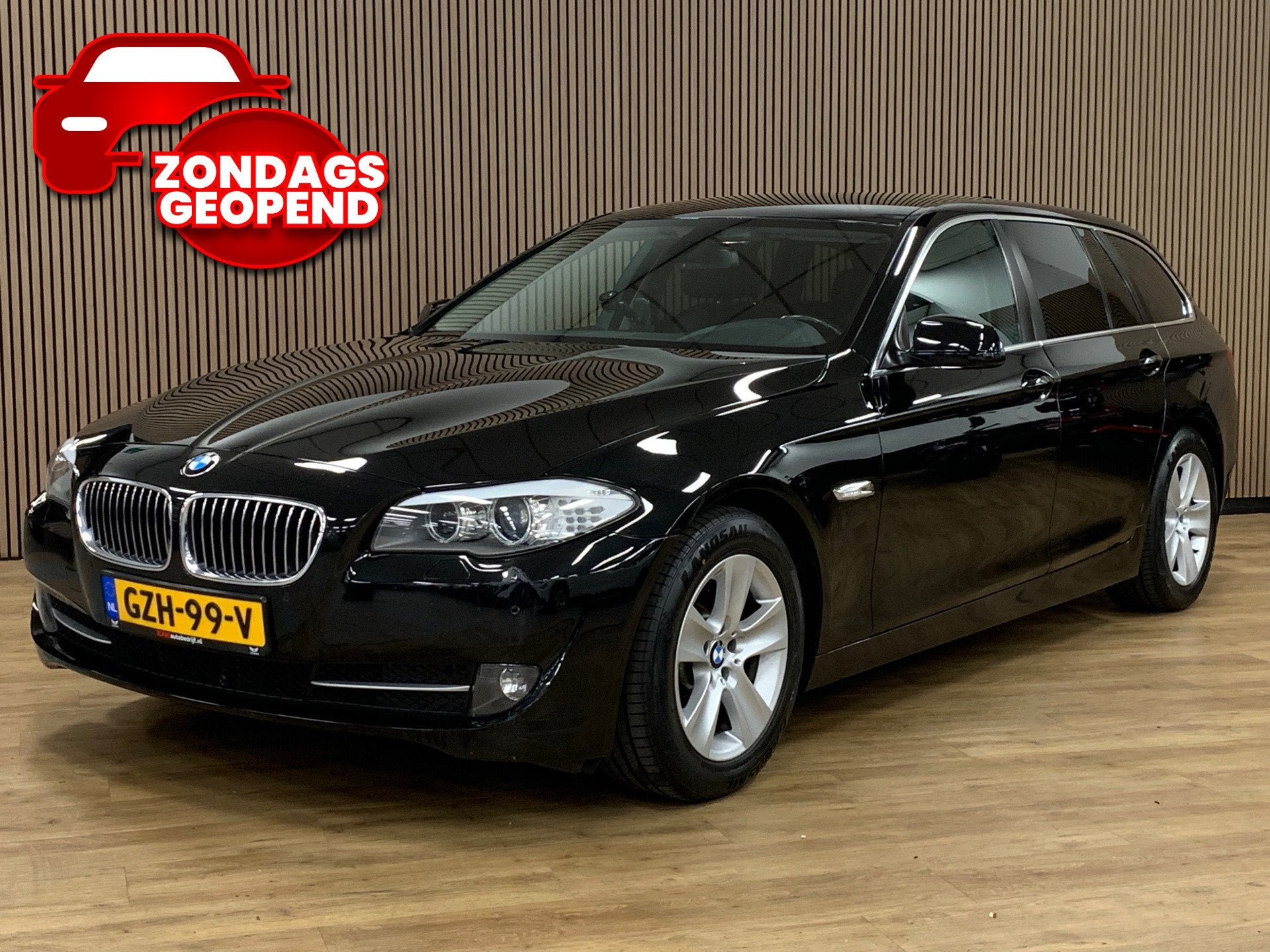 BMW 5-serie Touring 523i High Executive|Navigatie|Climate Co, 13 km/l, Gebruikt, Zwart, Handgeschakeld