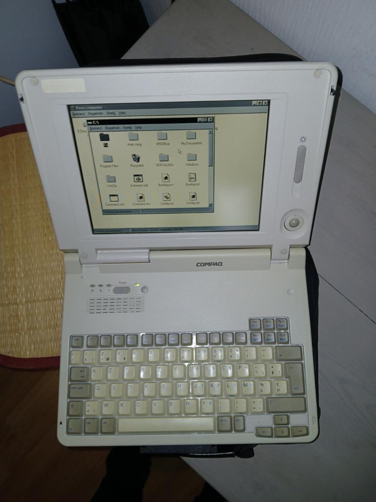 Compaq LTE Elite 4/50E vintage laptop Windows 95, Computers en Software, Vintage Computers, Ophalen of Verzenden