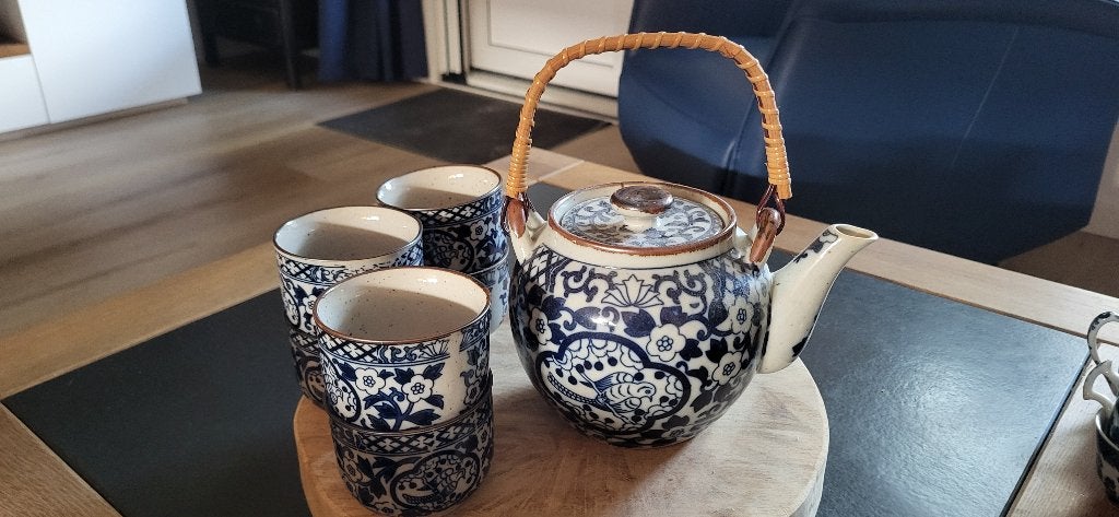 Vintage theepot met 6 bijpassende kopjes, Ophalen of Verzenden