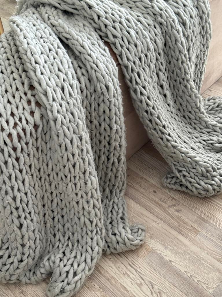 Twee gevlochten dekens gebreide plaid, Huis en Inrichting, Woonaccessoires | Plaids en Woondekens, Ophalen of Verzenden, Zo goed als nieuw