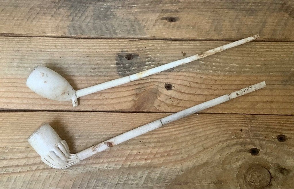 2 antieke klei pijpjes, Ophalen of Verzenden, Gebruikt, (Water)pijp