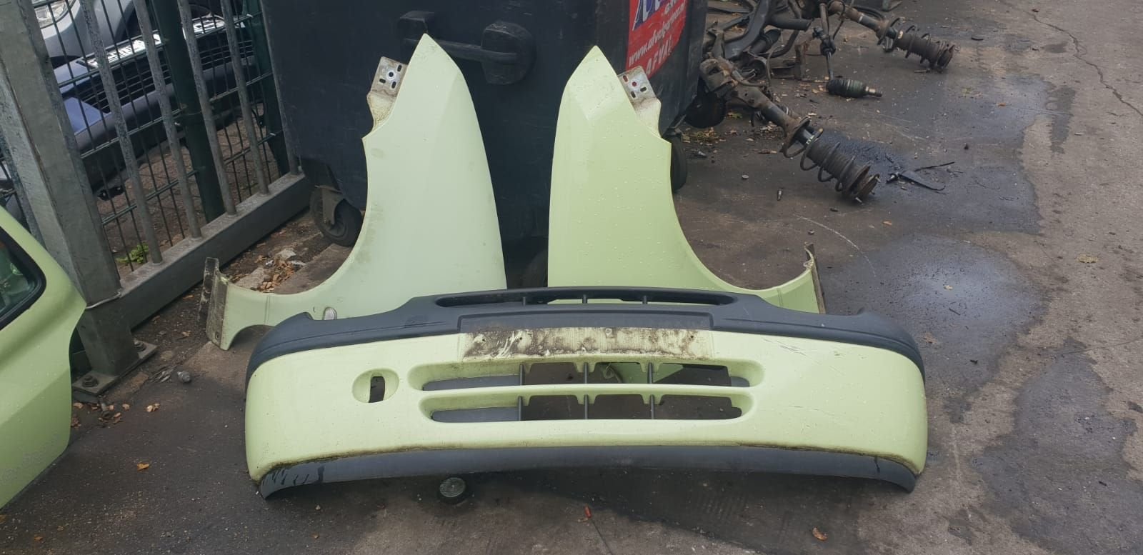RENAULT TWINGO VOORBUMPER +VOORSCHERMEN BJ 93 TOT 2005, Auto-onderdelen, Carrosserie en Plaatwerk, Bumper, Voor, Gebruikt, Ophalen of Verzenden