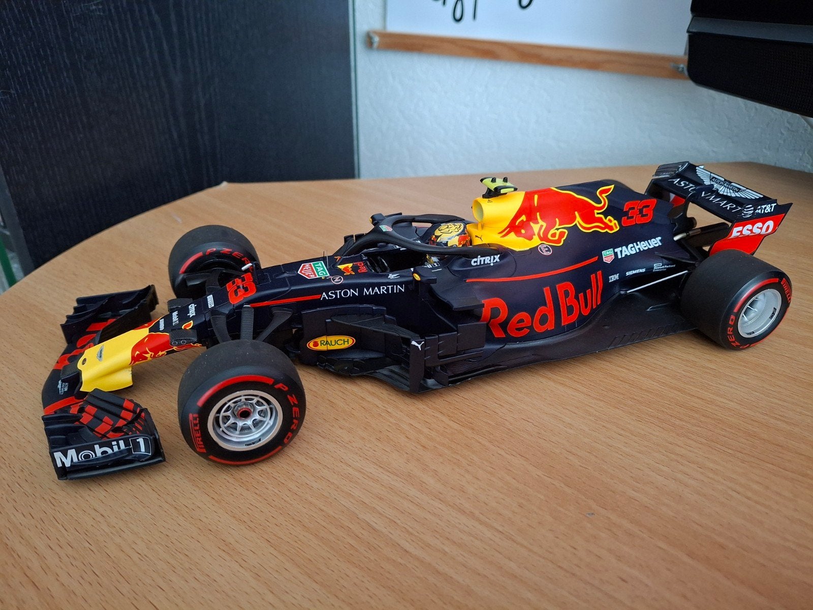 Max Verstappen Red Bull RB14 2018 Austria GP Minichamps 1:18, Ophalen of Verzenden, Zo goed als nieuw, Auto, MiniChamps