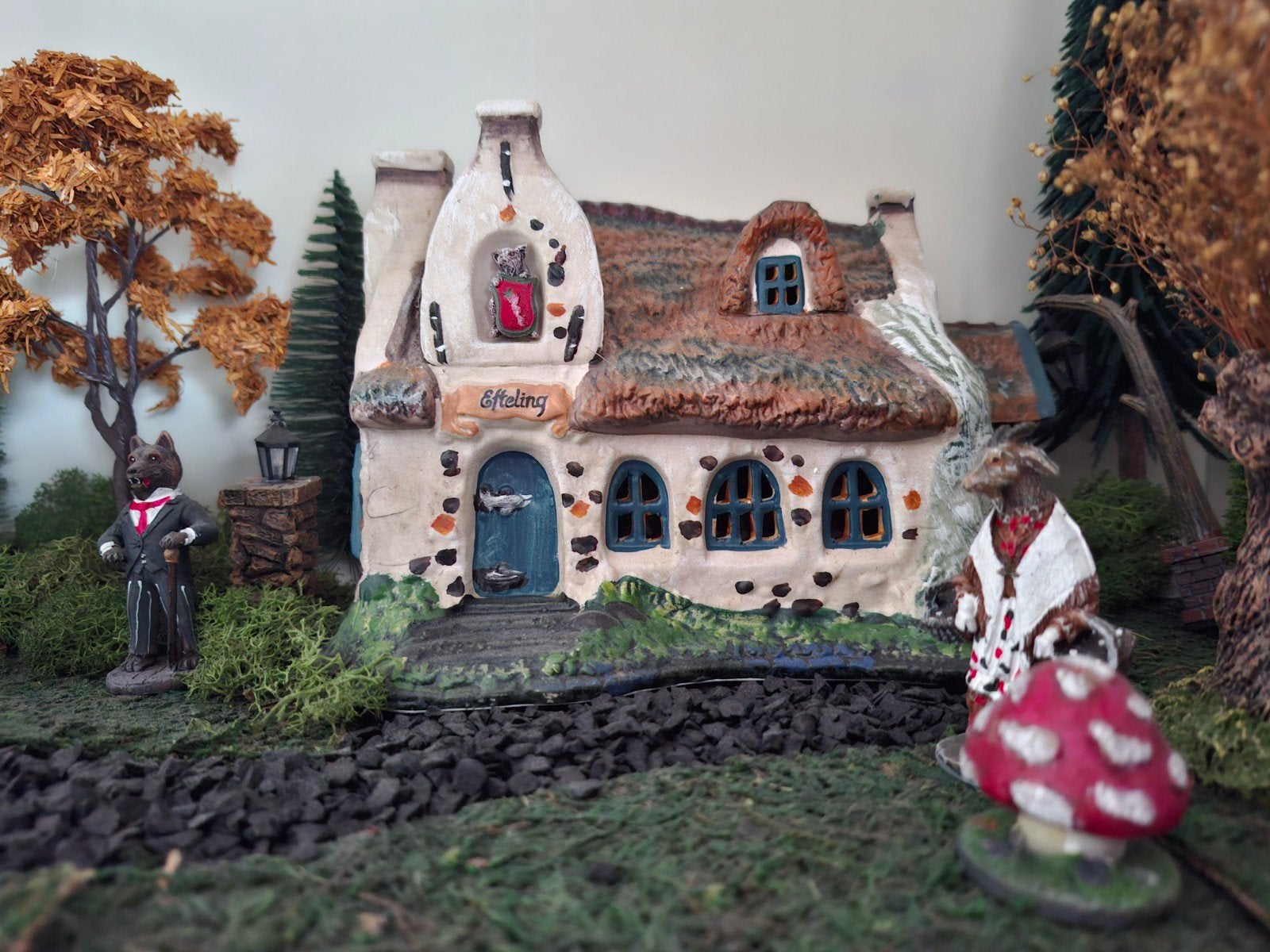 Huis van 7 geitjes (+wolf en moeder geit) efteling luville, Ophalen, Zo goed als nieuw, Beeldje of Poppetje