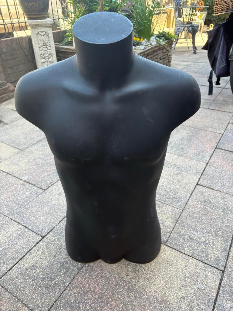 Zwarte Buste Mannequin - Veelzijdig Displaymodel, Ophalen of Verzenden, Gebruikt, Zwart, Kunststof
