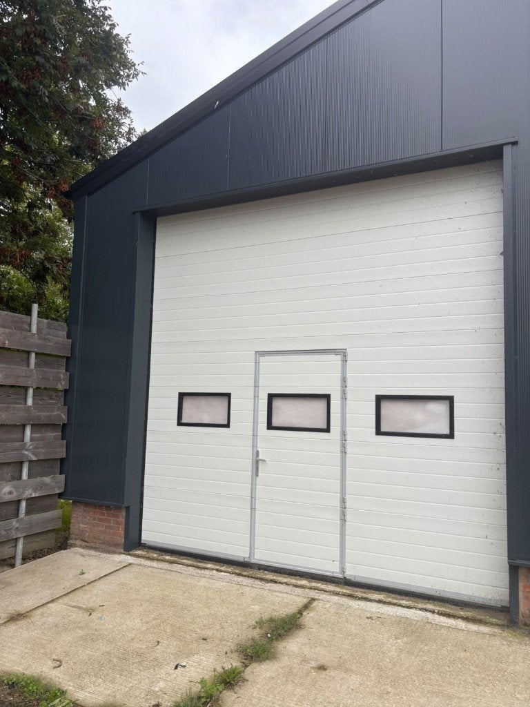 Nette loods / opslagruimte (40 m²) in Nieuw-Vennep