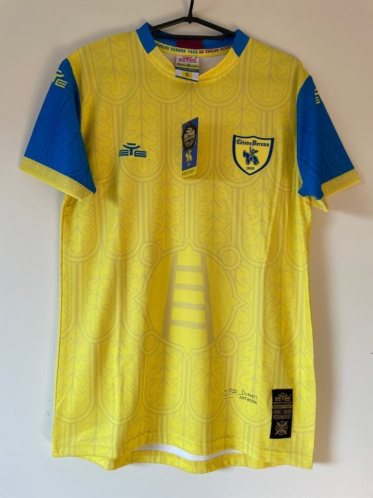 Chievo Verona Eye Sport Voetbalshirt Geel Maat S Nieuw, Geel, Nieuw, Ophalen of Verzenden, Voetbal