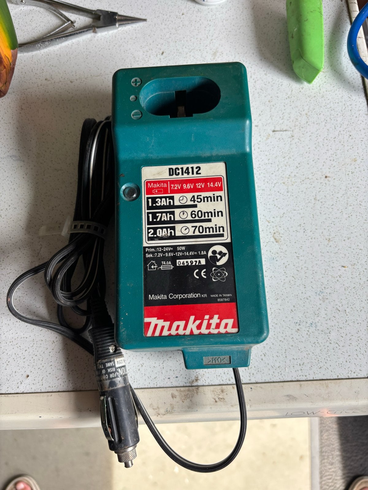 Makita DC1412 Oplader voor 7.2V-14.4V Accu's (Auto), Ophalen, Gebruikt
