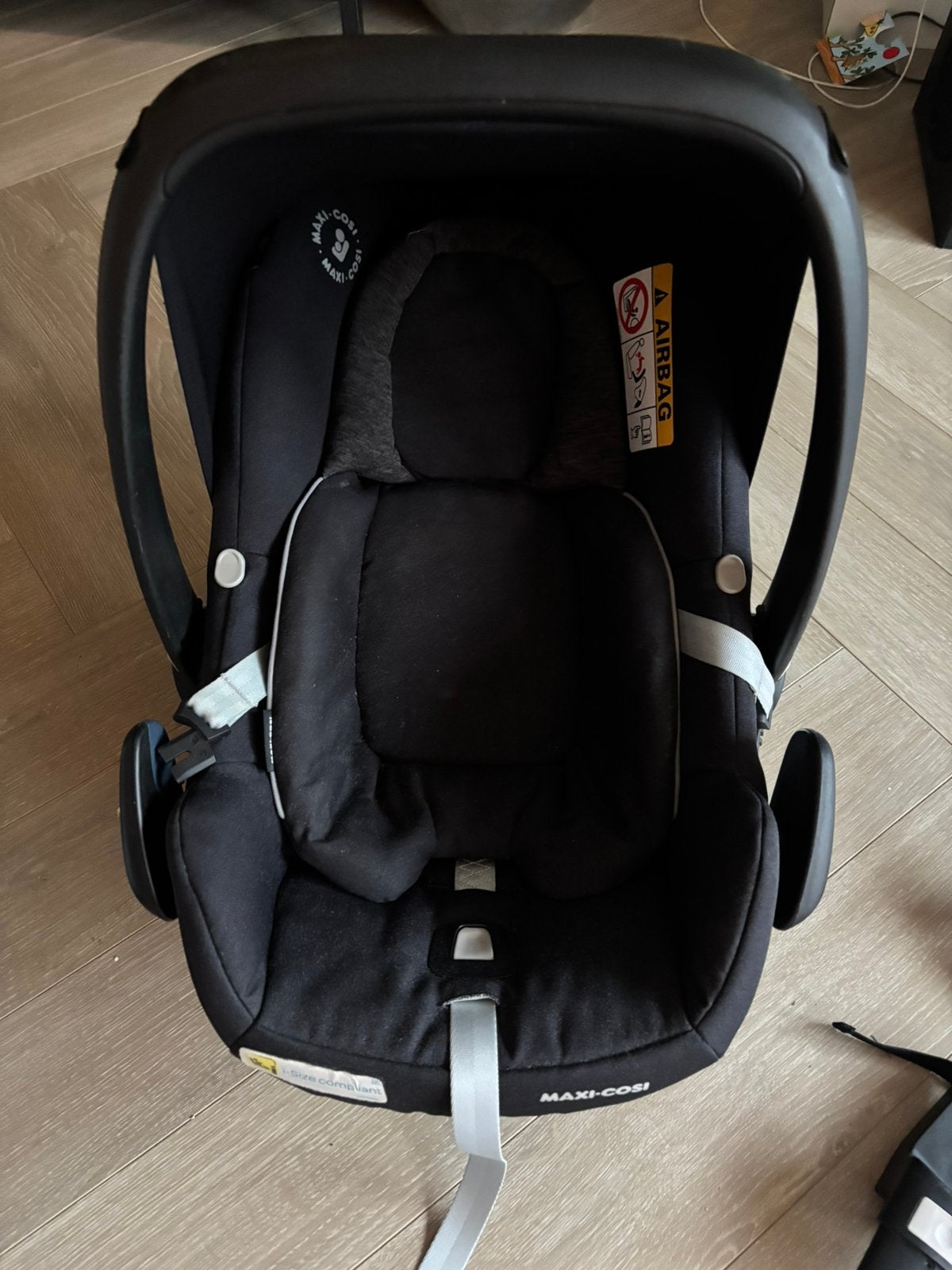 Maxicosi inclusief spiegel en joolz adapter, Autogordel of Isofix, Ophalen of Verzenden, Zo goed als nieuw, 0 t/m 13 kg