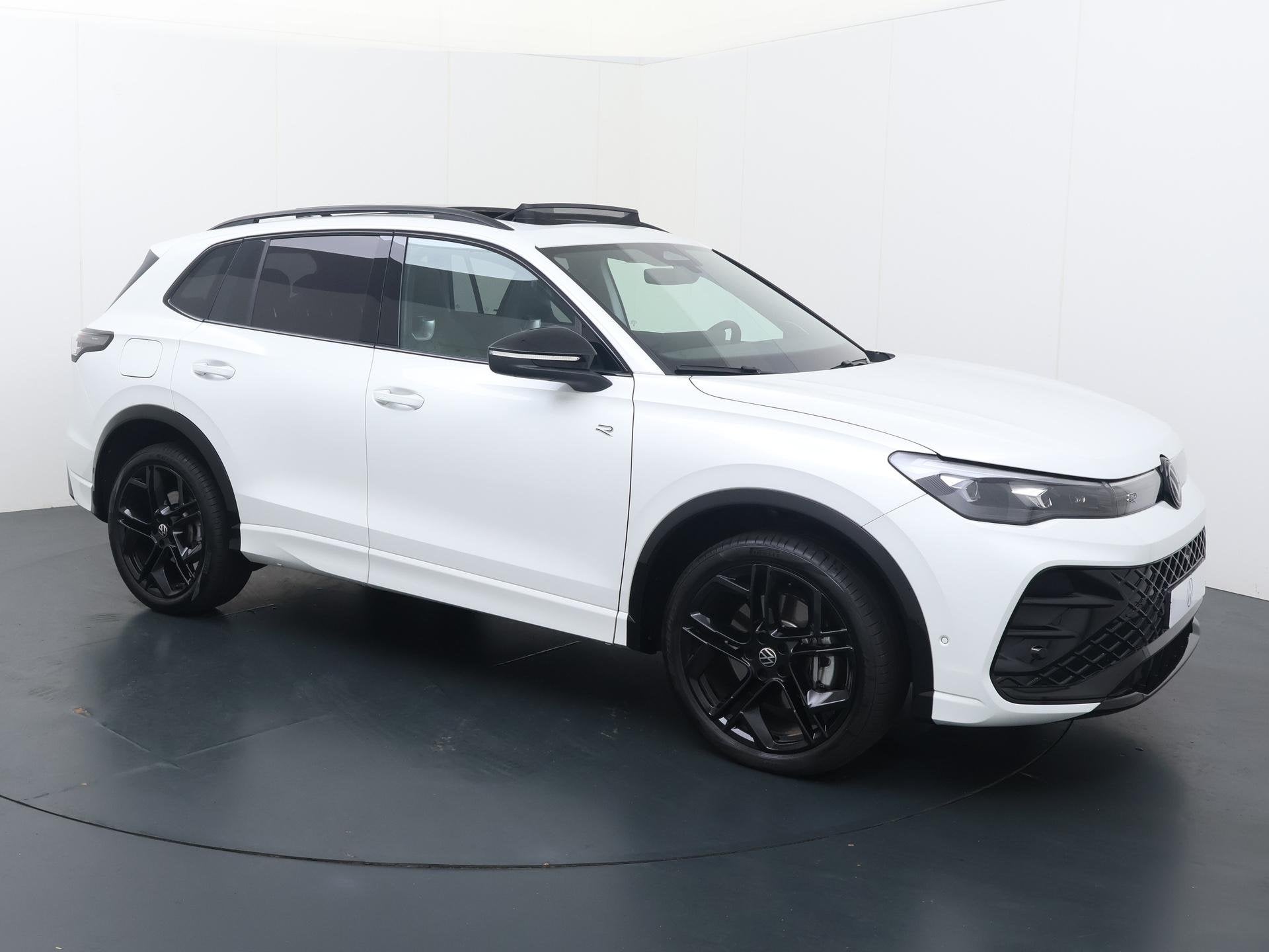 Volkswagen Tiguan 1.5 eHybrid R-Line | 272 PK | SoH 100% | T, 12 maanden, Stof, Euro 6, 4 cilinders