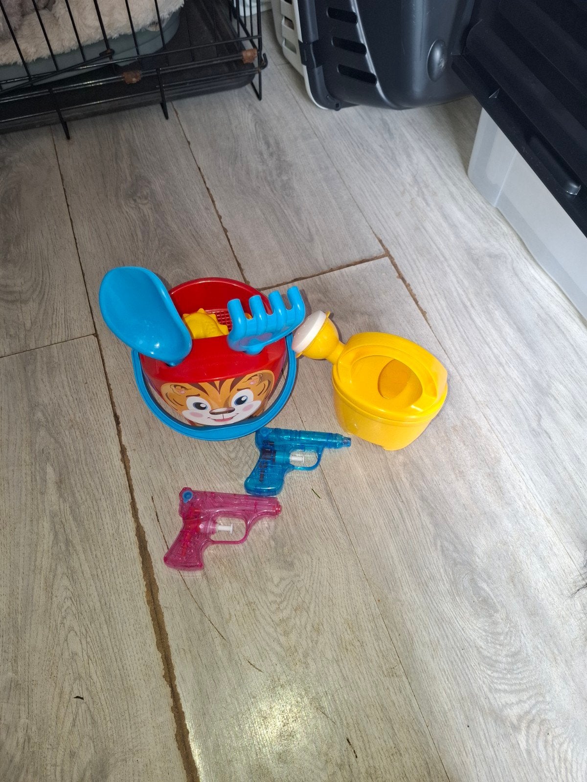 Zandspeelgoed set met emmer, schep, hark en gieter, Ophalen, Gebruikt