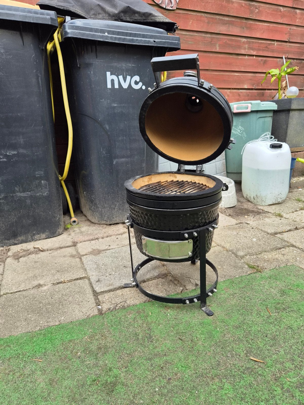 Compacte Kamado BBQ met hoes - Ideaal voor kleine tuinen, Ophalen, Zo goed als nieuw