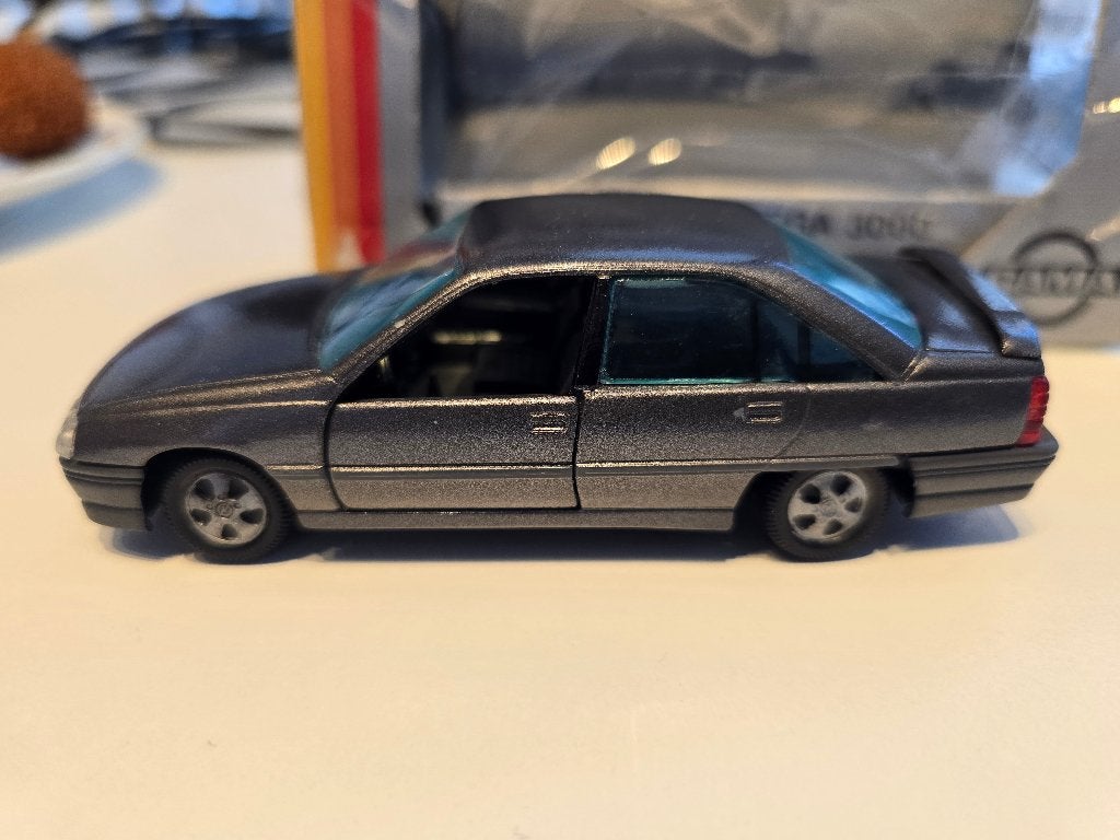 Opel Omega 3000 1/43, Ophalen of Verzenden, Gebruikt, Auto, Gama