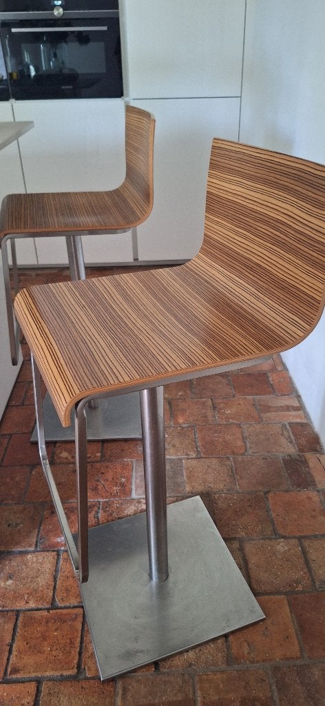Design barkrukken 2 stuks, Ophalen, 60 tot 90 cm, Zo goed als nieuw, Hout