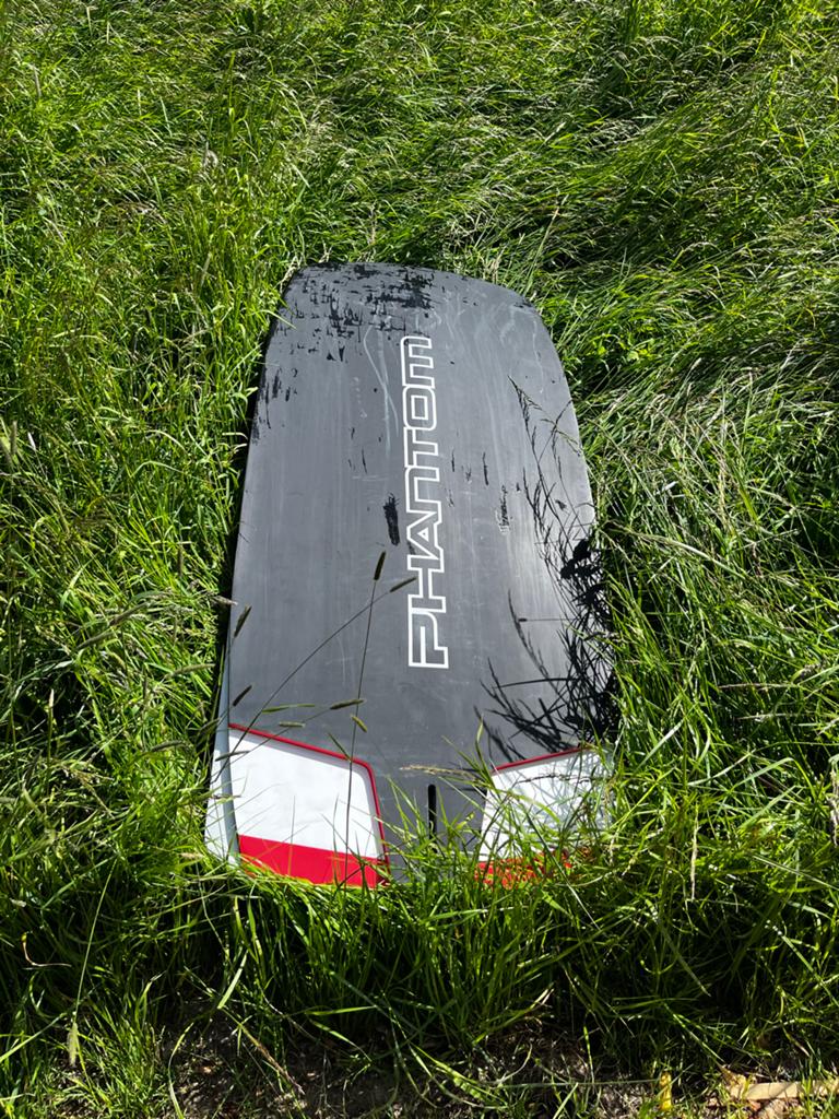 Phantom Iris R Windsurfboard - 215cm x 100cm 215L, Met voetbanden, Gebruikt, Minder dan 250 cm, Plank