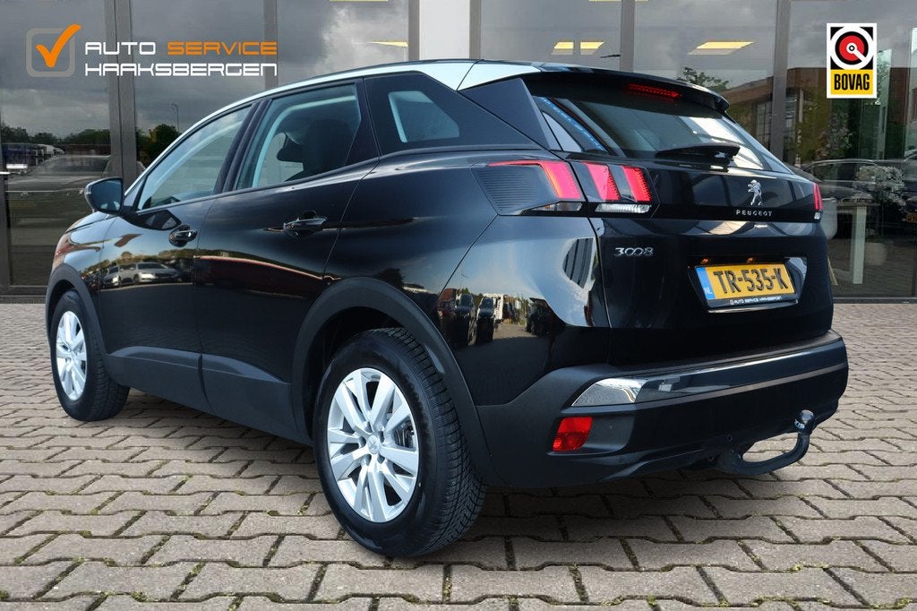 Peugeot 3008 1.2 PureTech Allure | Trekhaak | Navi | Carplay, Stof, Gebruikt, 1199 cc, Zwart