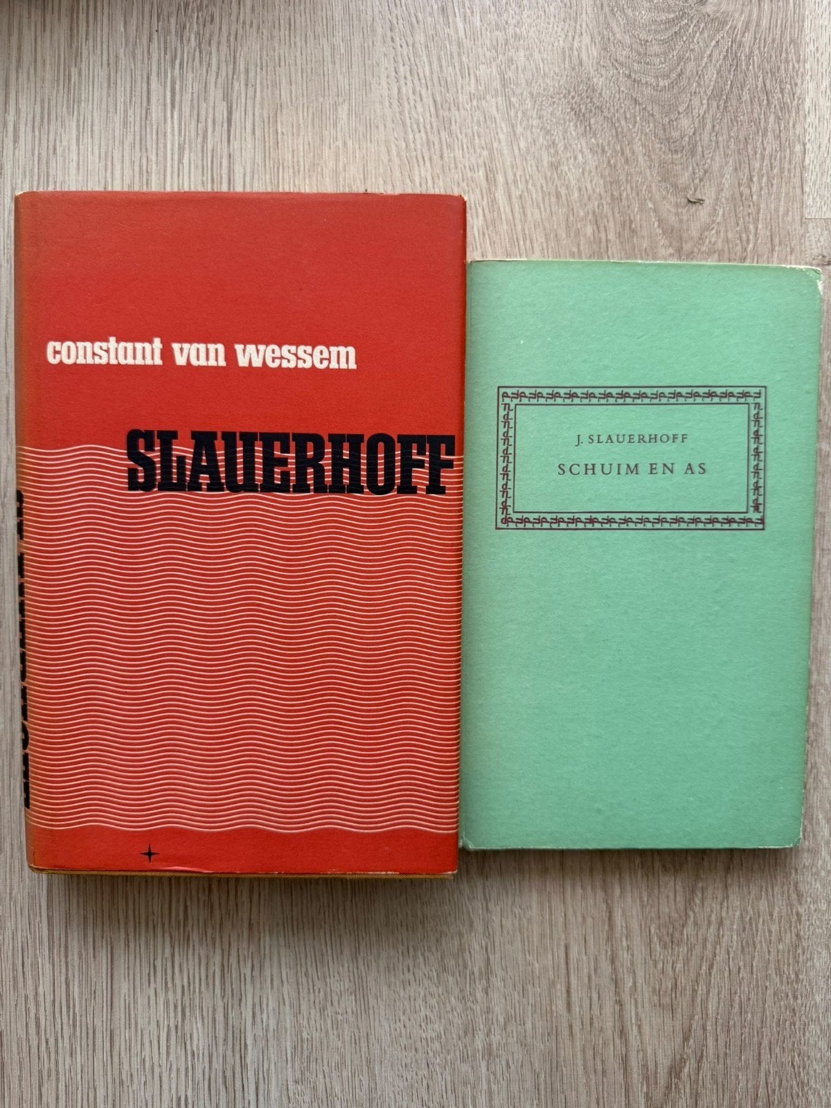J. Slauerhoff – Schuim en as & biografie door Constant van W, Boeken, Ophalen of Verzenden, Gelezen