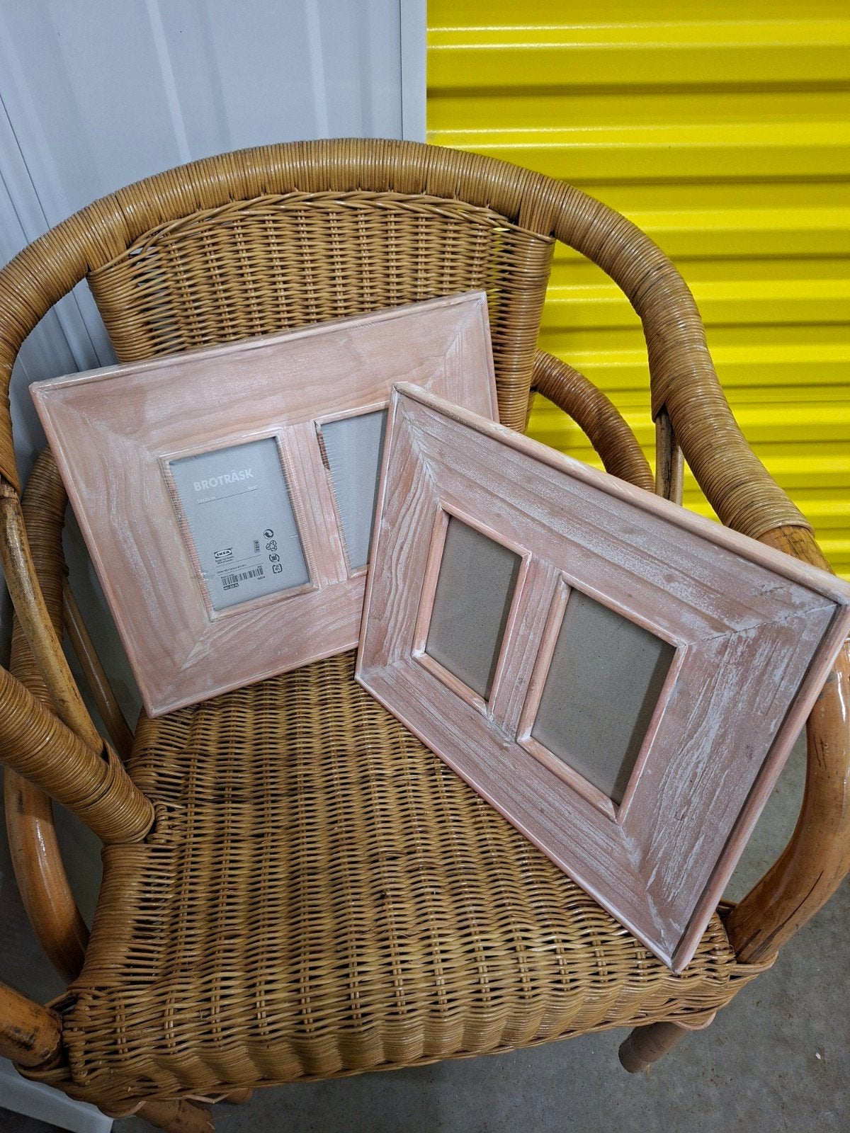 IKEA BROTRÄSK Fotolijsten (2 stuks) - hout, 10x15 cm, Nieuw, Ophalen of Verzenden, Fotolijst, 37 cm