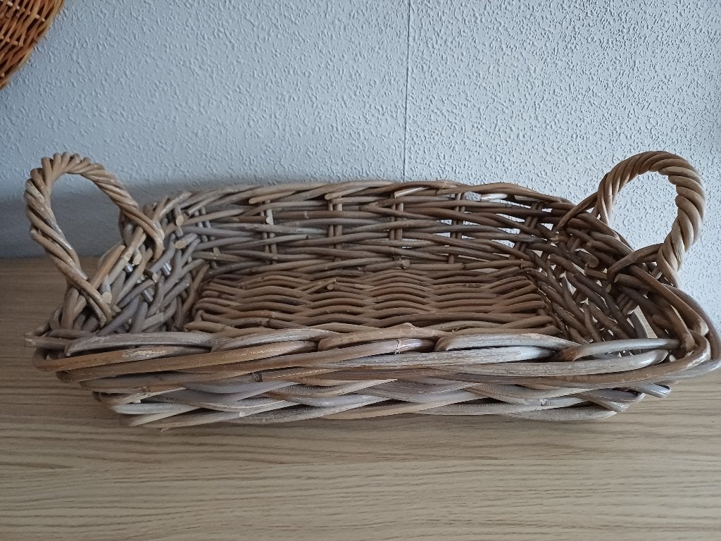 Rieten dienblad/mand met handvatten, Huis en Inrichting, Woonaccessoires | Dienbladen, Ophalen of Verzenden, Gebruikt, Rechthoekig