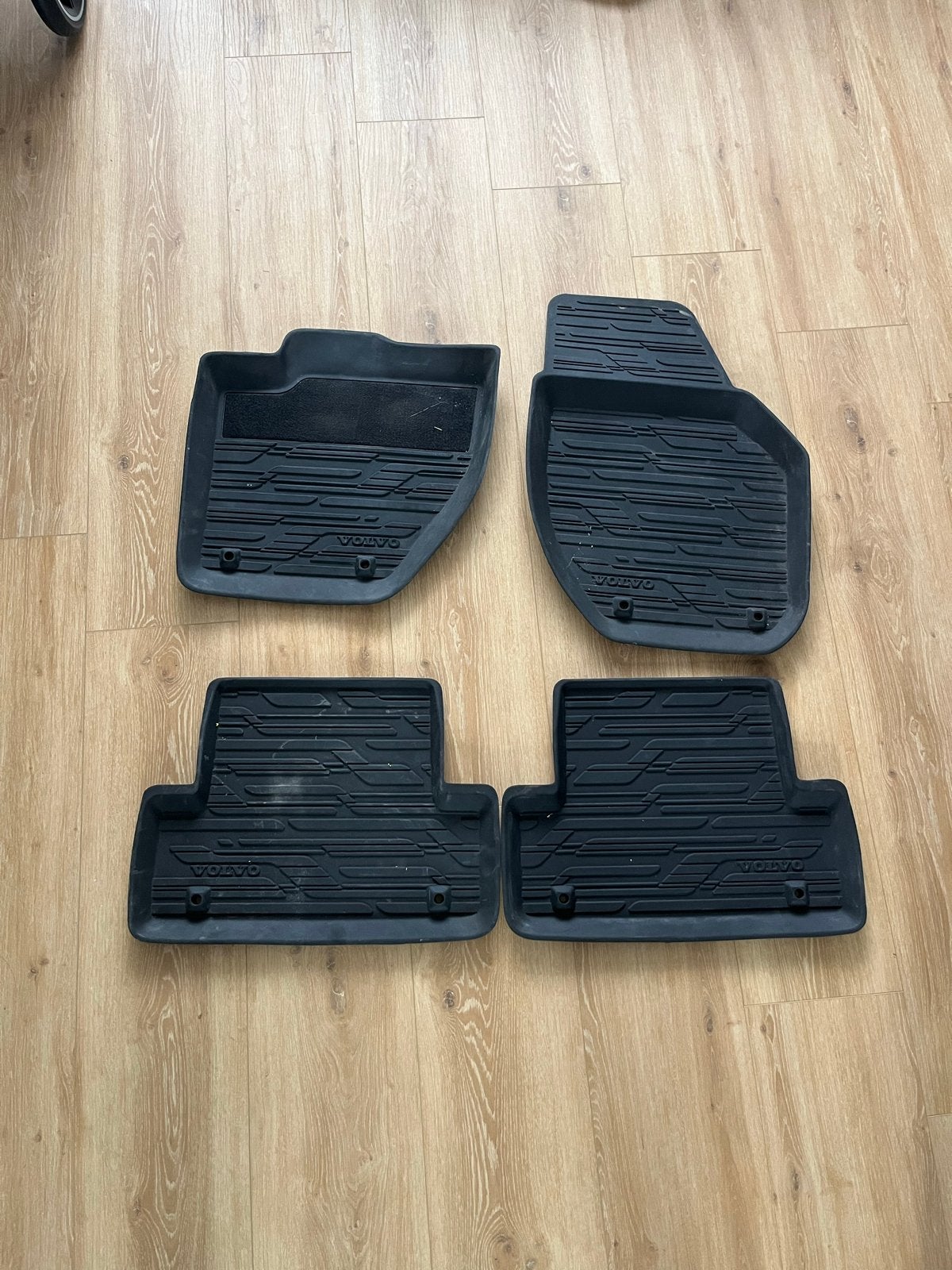 Rubberen matten voor Volvo V40 - Set van 4, Ophalen, Zo goed als nieuw