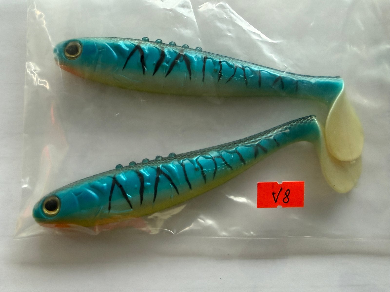 Foto 3 van Dragon V-Lures Chucky 15cm 30g – 8 softbaits V8-V11