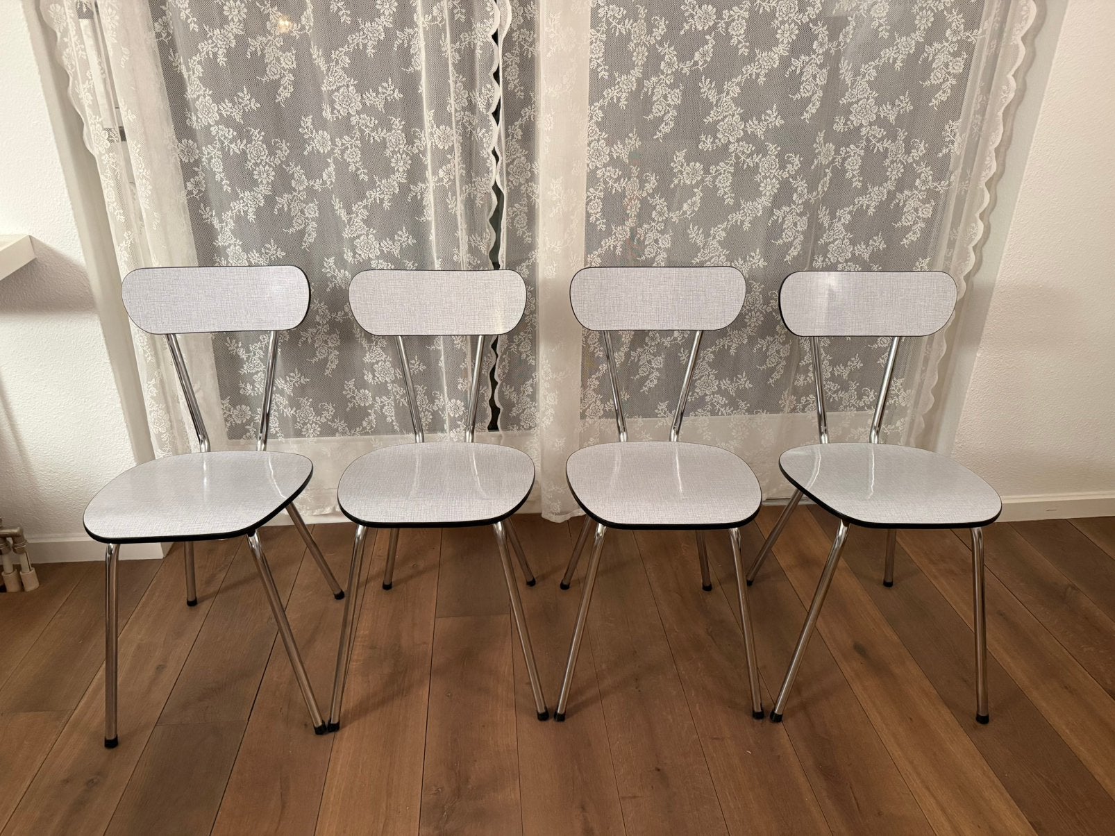 Vier vintage Formica keukenstoelen, Ophalen, Zo goed als nieuw, Grijs, Vier
