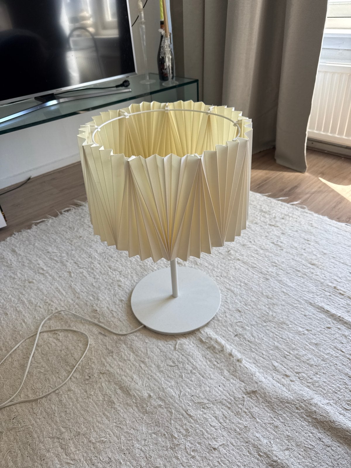 Stijlvolle IKEA tafellamp met geplooide kap, Ophalen, Textiel, E14 (klein), Wit